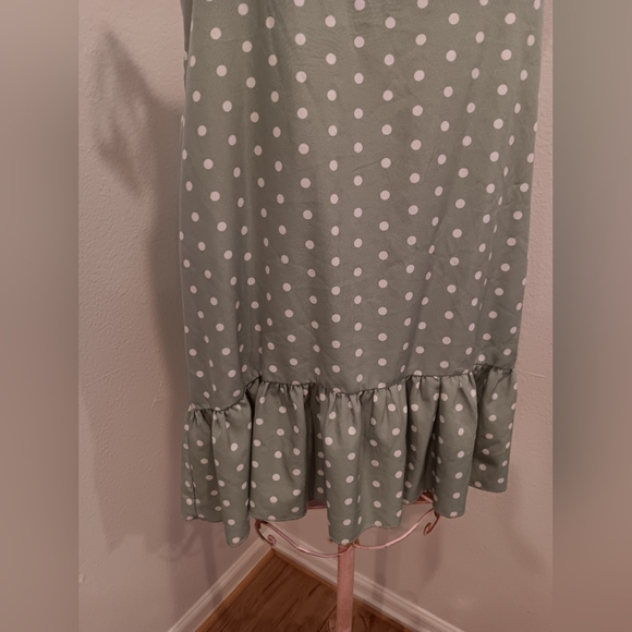 Polka Dot Sleeveless Green Dress - Picture 6 of 6